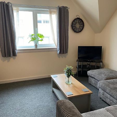 2 Bedroom Flat In Stornoway Town Centre Extérieur photo