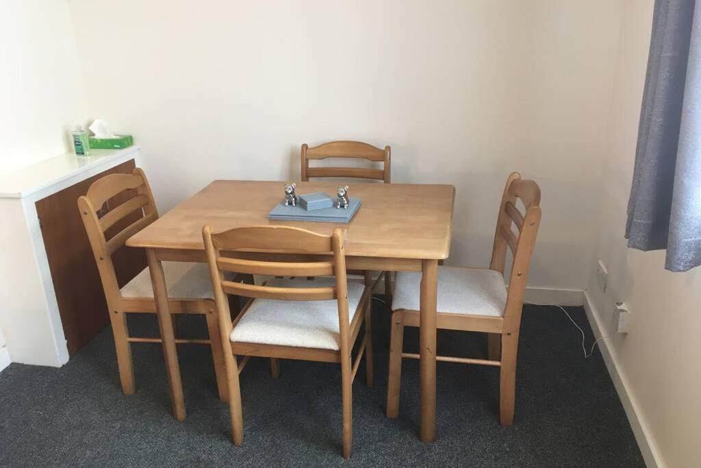 2 Bedroom Flat In Stornoway Town Centre Extérieur photo