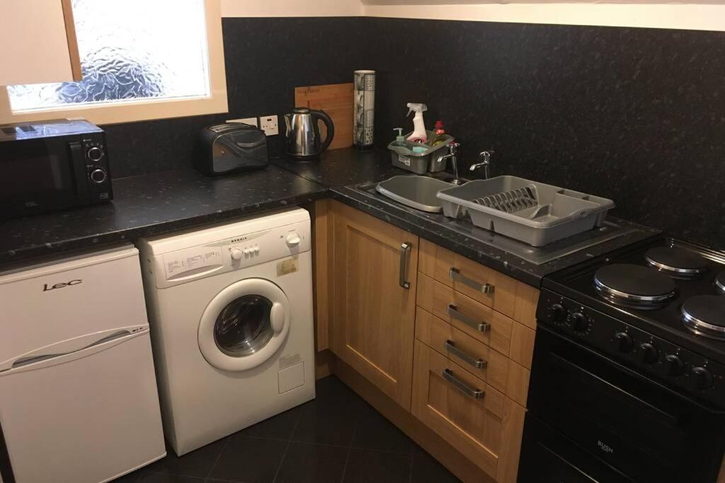 2 Bedroom Flat In Stornoway Town Centre Extérieur photo