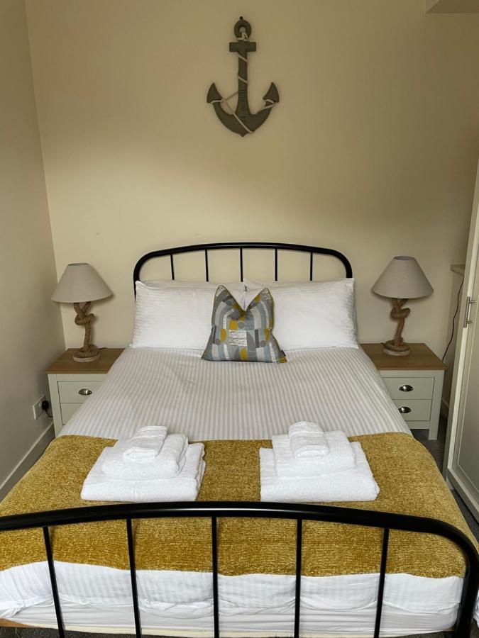 2 Bedroom Flat In Stornoway Town Centre Extérieur photo