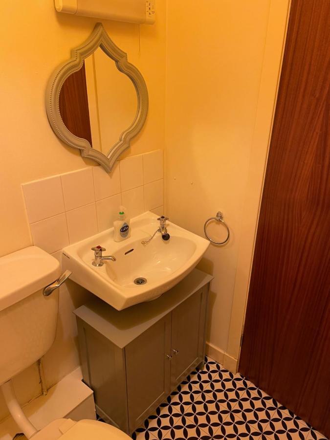 2 Bedroom Flat In Stornoway Town Centre Extérieur photo